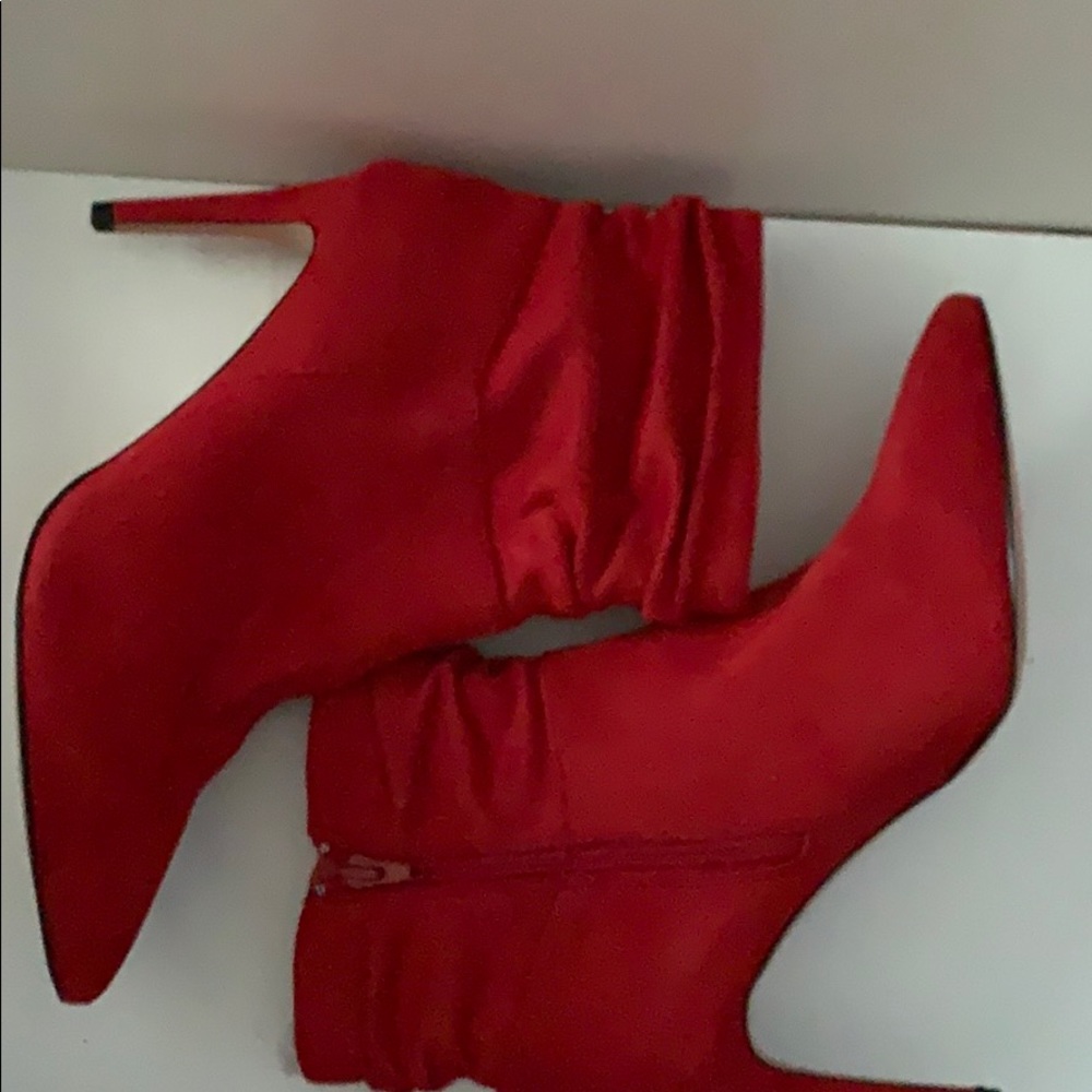 Shoe - Picture 2 of 4